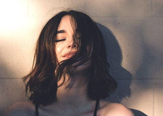 女性