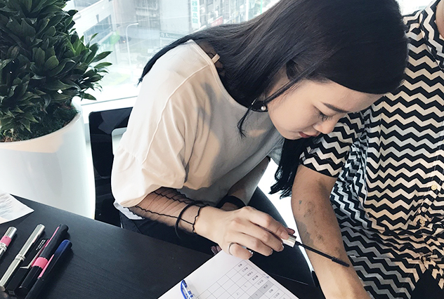 美周報 眼妝評比