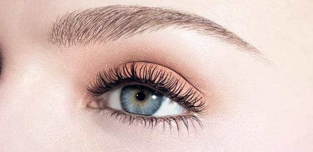 「憑直覺」畫眼妝，眼神如馬卡龍般甜美