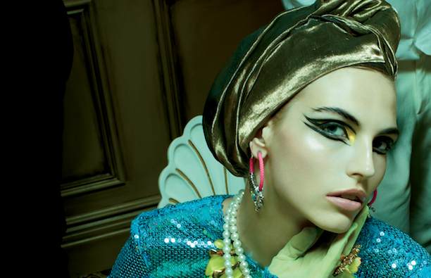 M.A.C秋妝饗宴，名模花花換上「翅膀眼妝」