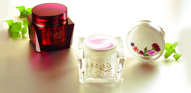 香華天限量10周年身體霜，蓮香宜人