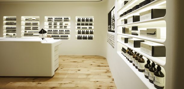 雅痞味保養專賣店，打造微風廣場裡柔白美景