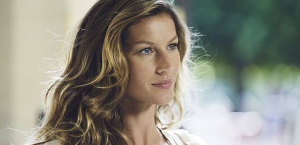 名模取代布萊德彼特?!吉賽兒為經典香水代言