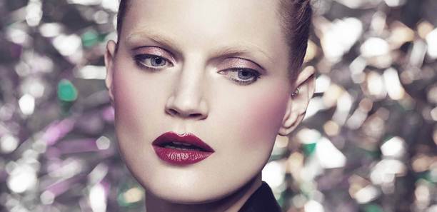 聖誕節限量彩妝第一發！好美、好閃