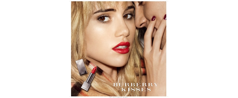 雙唇也穿BURBERRY！