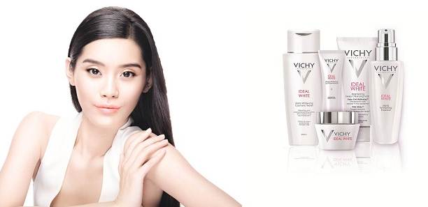 只有「白」還不夠！VICHY要你『白裡透紅』才是最完美的美白肌~｜美白保養推薦
