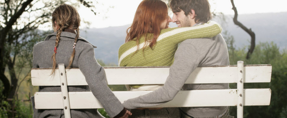 劈腿是有跡可循的，男人劈腿的5大徵兆！