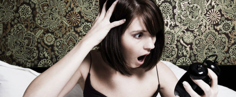 上班賴床遲到該怎麼辦呢？12座女反應大不同！