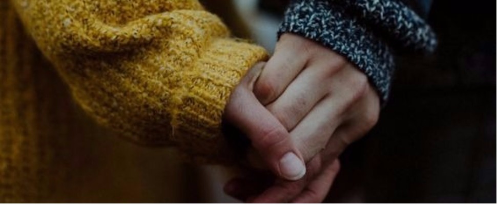 【選擇題】炸雞旁放了檸檬角（1）直接擠汁（2）先問對方再擠