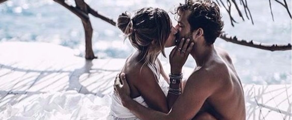 愛情越「放閃」越持久，閃瞎別人又怎樣（笑～）