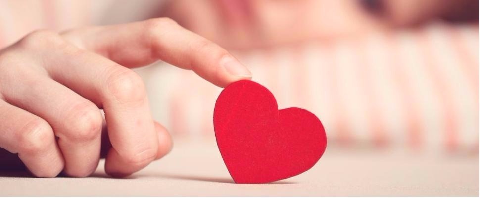 當他不能給妳百分之百的專情，其實妳不用稀罕他的愛...