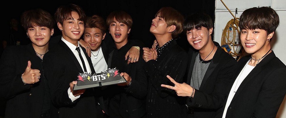 <美國告示牌年度音樂大獎頒獎>韓團防彈少年團寫歷史勇奪全球最佳社群榜歌手！