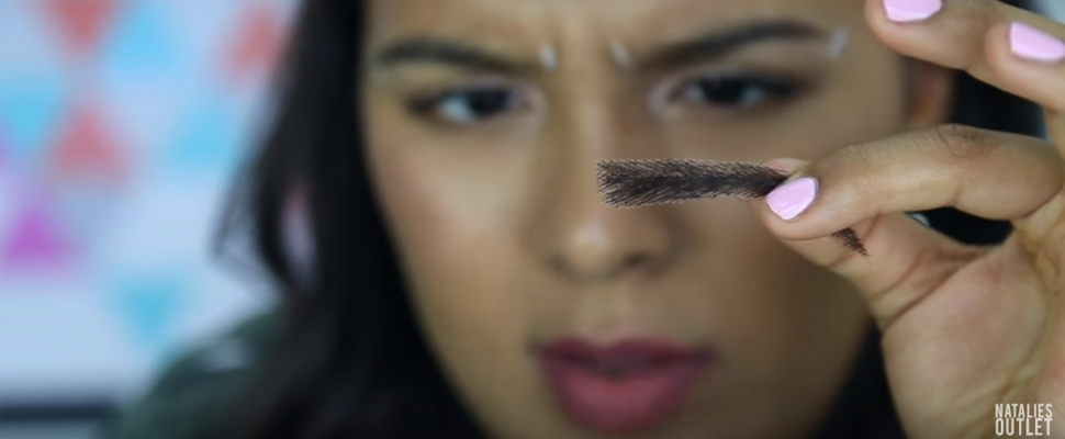 真是相見恨晚！懶人必備眉毛假髮，到底還有什麼不能假？｜美妝神器