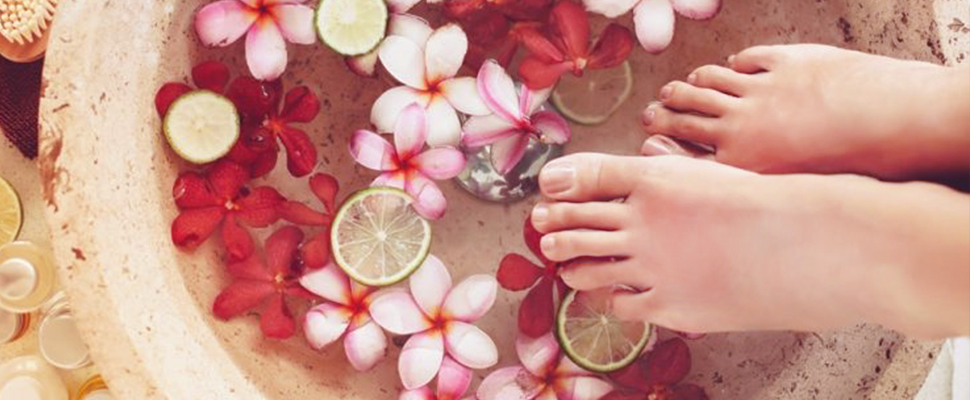 天氣冷～泡腳勝過喝補品，3款冬日足浴湯今天下班就試試