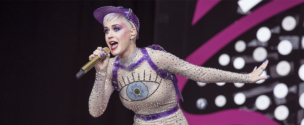 水果姊愛逮丸，確定明年春天來台開唱（再披一次國旗嗎？）｜名人焦點